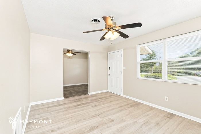 2117 Cassell St - Photo 4 of 15