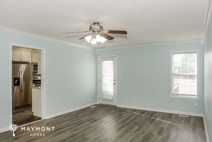 234 Tanner Point Dr - Photo 4 of 12