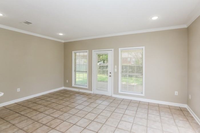 519 Willow Court Dr - Photo 3 of 10