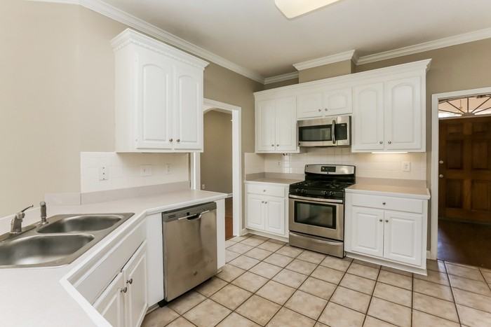519 Willow Court Dr - Photo 4 of 10