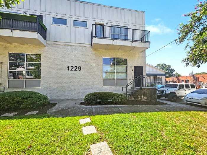 1229 Allene Ave Sw #202 - Photo 3 of 32