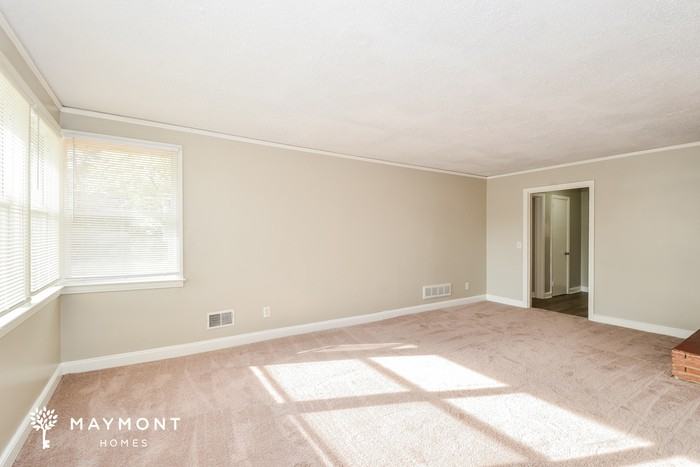 3702 Thurmond St - Photo 5 of 12