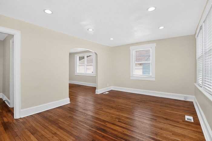 305 Lander St - Photo 5 of 32