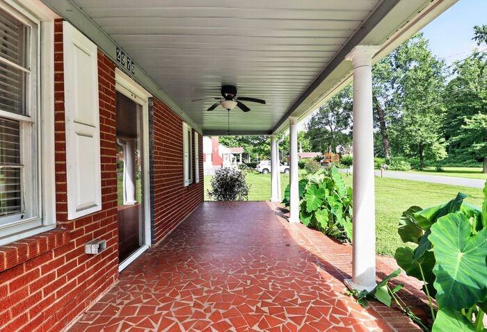 2976 Shady Ln - Photo 3 of 31