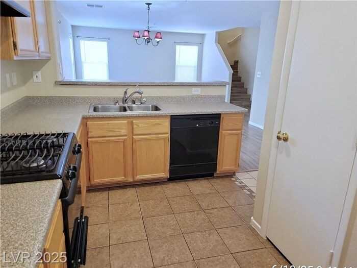 7337 Ribbon Ridge Ave - Photo 6 of 28