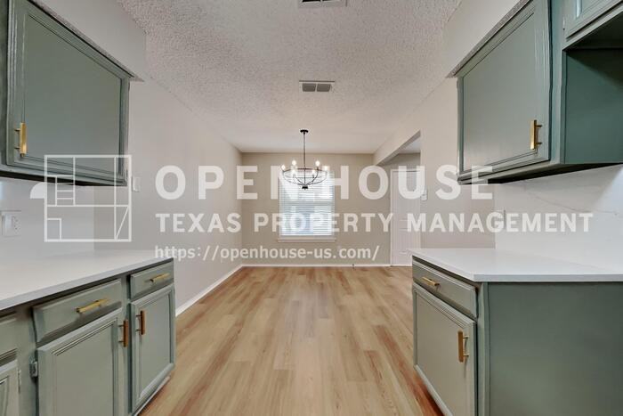 912 Blue Ridge Dr - Photo 6 of 21