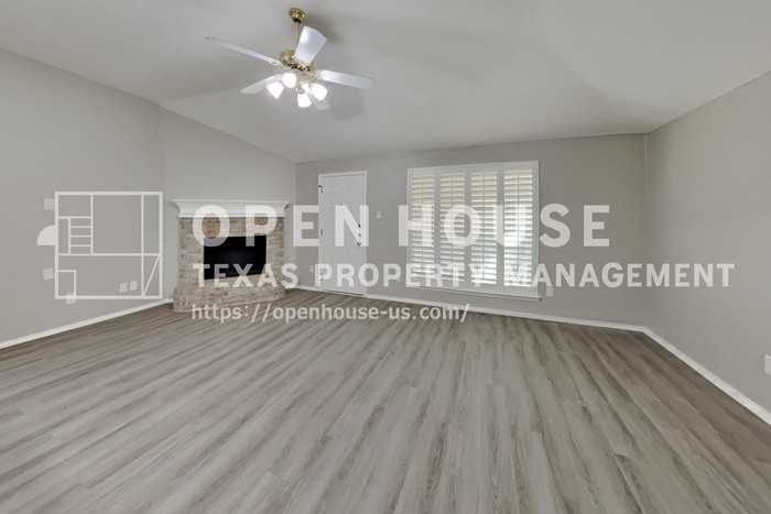 1822 Cancun Dr - Photo 4 of 20