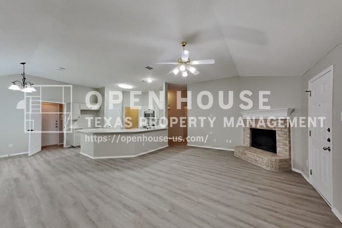 1822 Cancun Dr - Photo 5 of 20