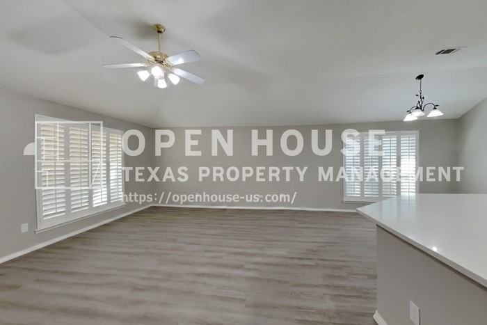 1822 Cancun Dr - Photo 6 of 20