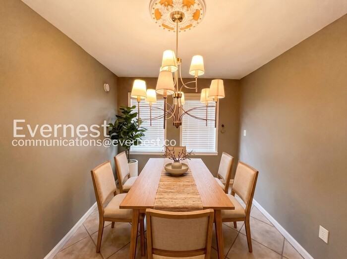 2156 Jackson Ave - Photo 4 of 30