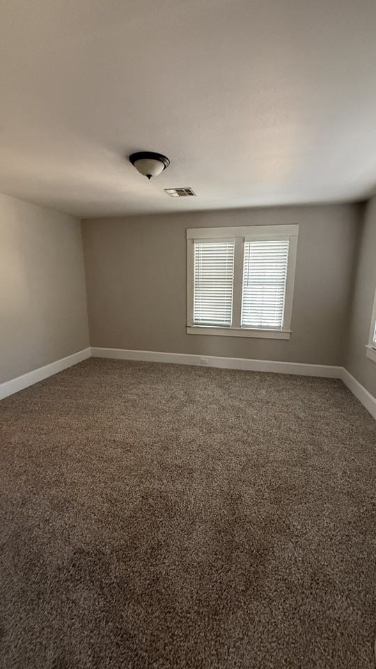 136 N 11th Ave #1 - Photo 4 of 11