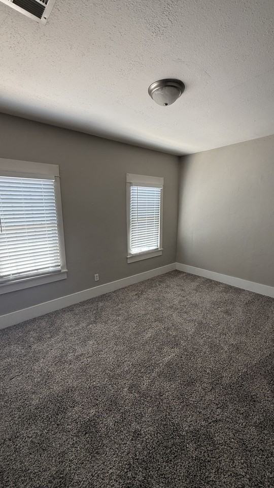136 N 11th Ave #1 - Photo 5 of 11