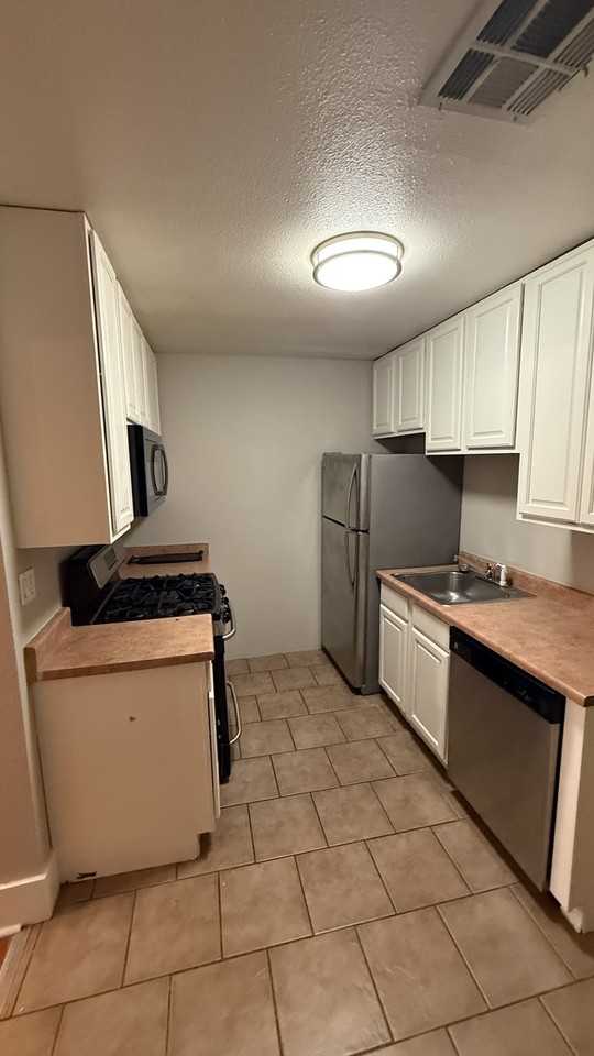 136 N 11th Ave #1 - Photo 7 of 11