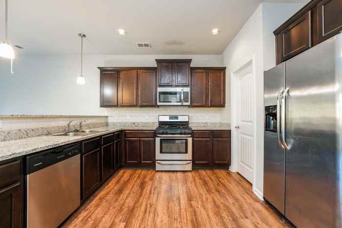 2419 Oakleaf Cir - Photo 5 of 15