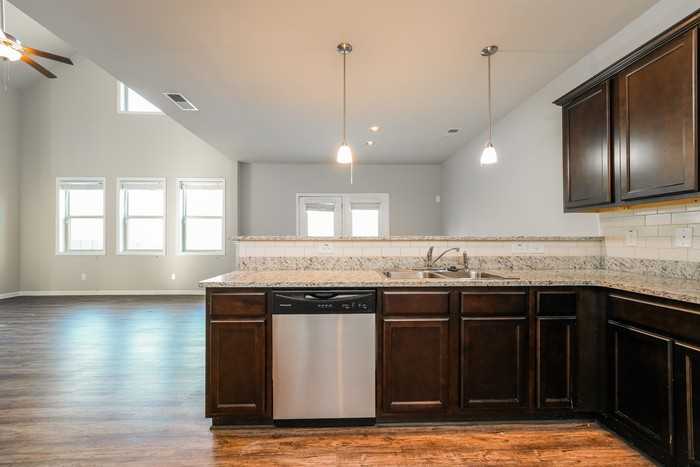 2419 Oakleaf Cir - Photo 6 of 15