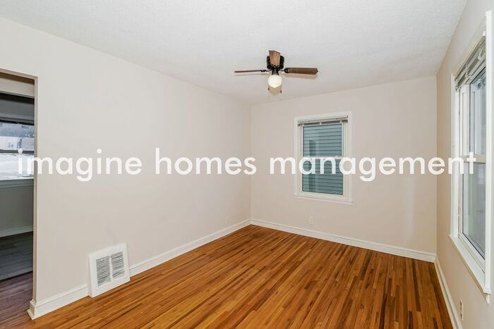 2825 Alabama Ave S - Photo 4 of 17