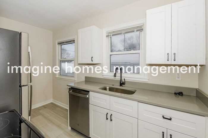 2825 Alabama Ave S - Photo 6 of 17