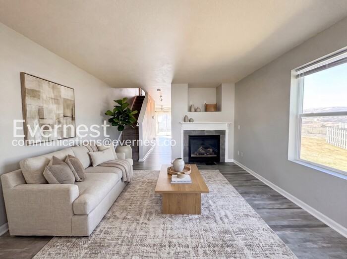 2040 Oakcrest Cir - Photo 2 of 19