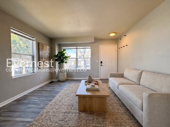 2040 Oakcrest Cir - Photo 3 of 19