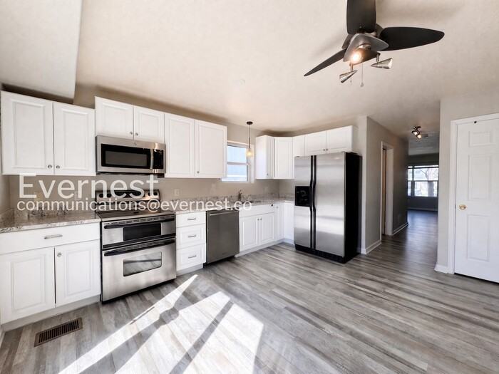 2040 Oakcrest Cir - Photo 6 of 19