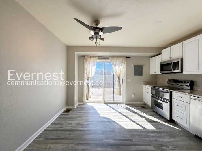 2040 Oakcrest Cir - Photo 7 of 19