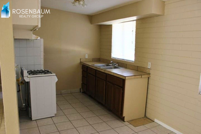 565 S Hobson #3 - Photo 7 of 13