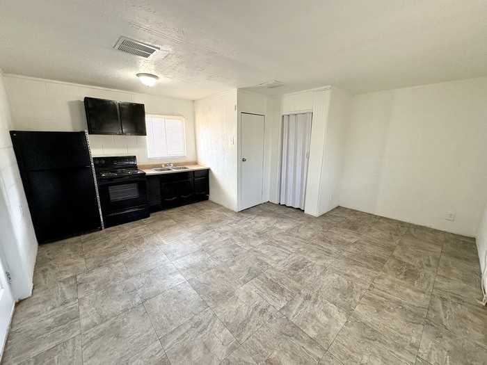 1407 N French St #1407 - Photo 3 of 10