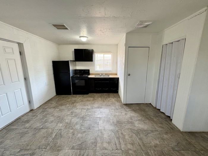 1407 N French St #1407 - Photo 4 of 10