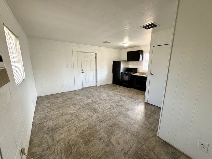 1407 N French St #1407 - Photo 5 of 10