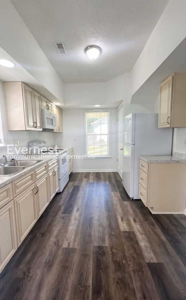 4340 Wakeman Dr - Photo 6 of 24