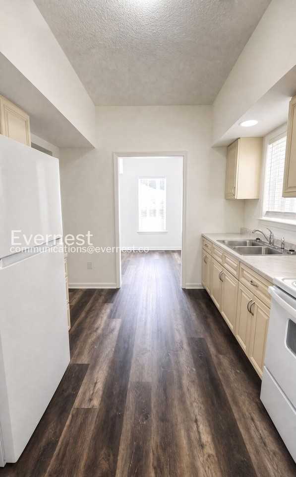 4340 Wakeman Dr - Photo 7 of 24
