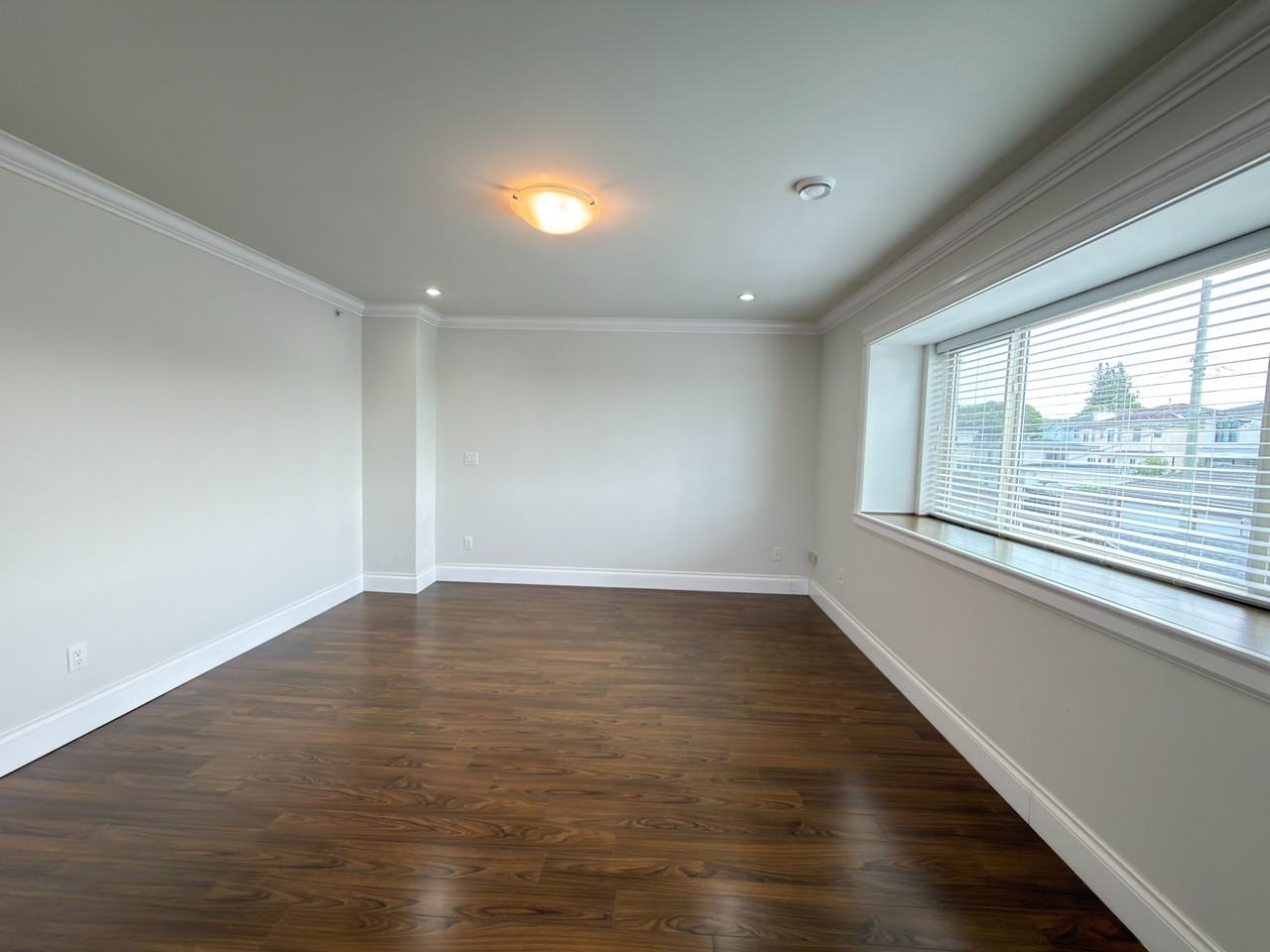 1736 Nassau Drive - Photo 4 of 19