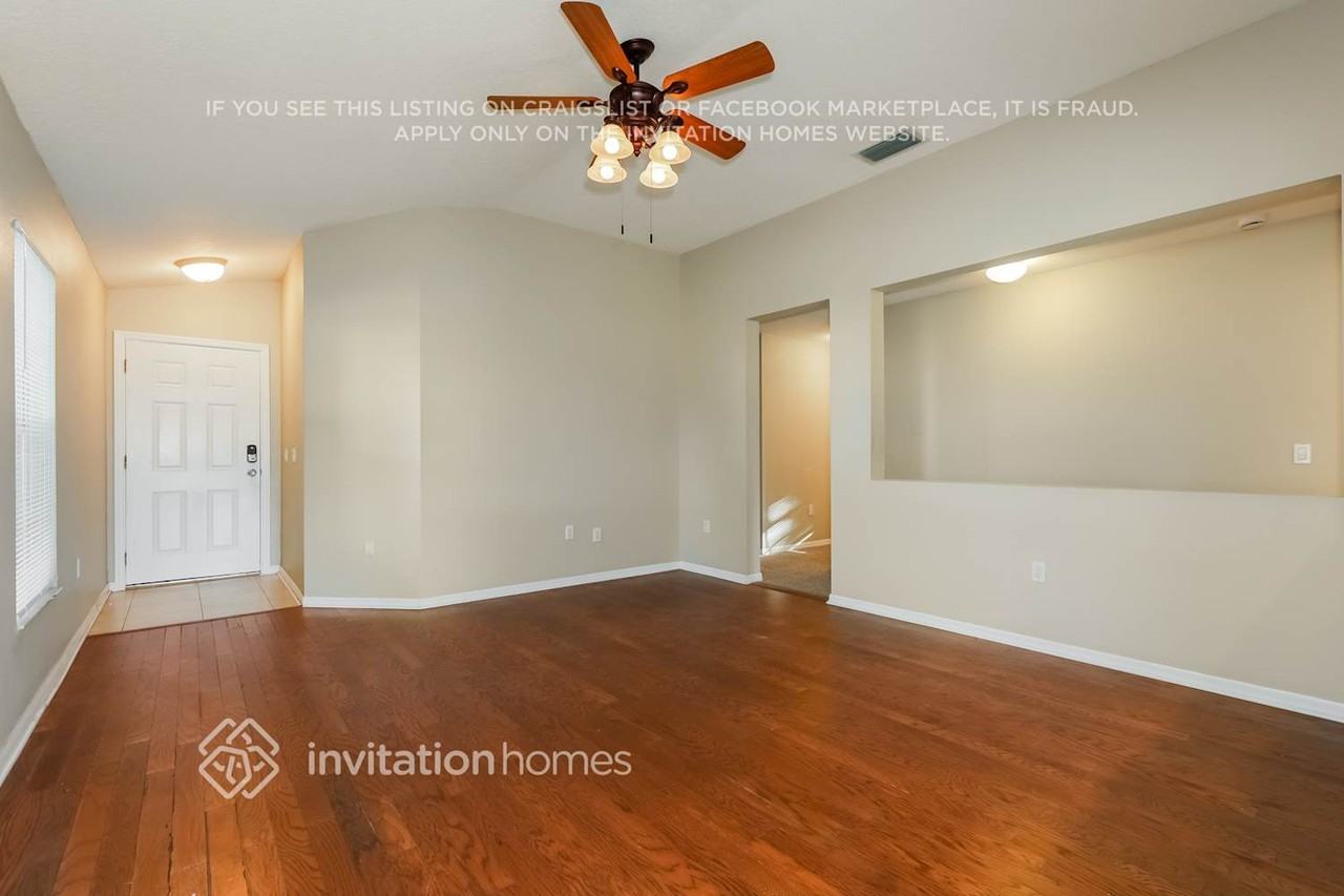 11916 Mango Groves Blvd - Photo 4 of 17