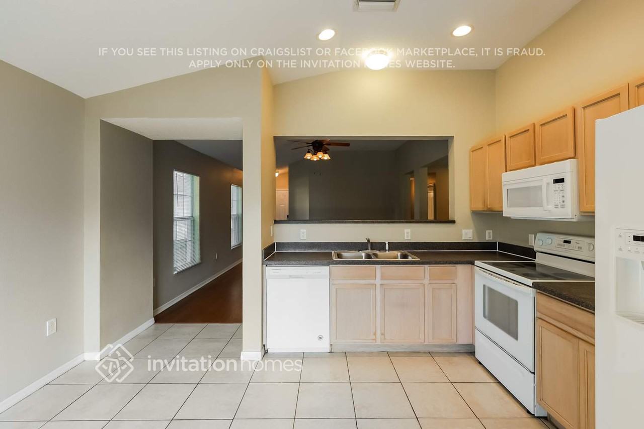 11916 Mango Groves Blvd - Photo 7 of 17