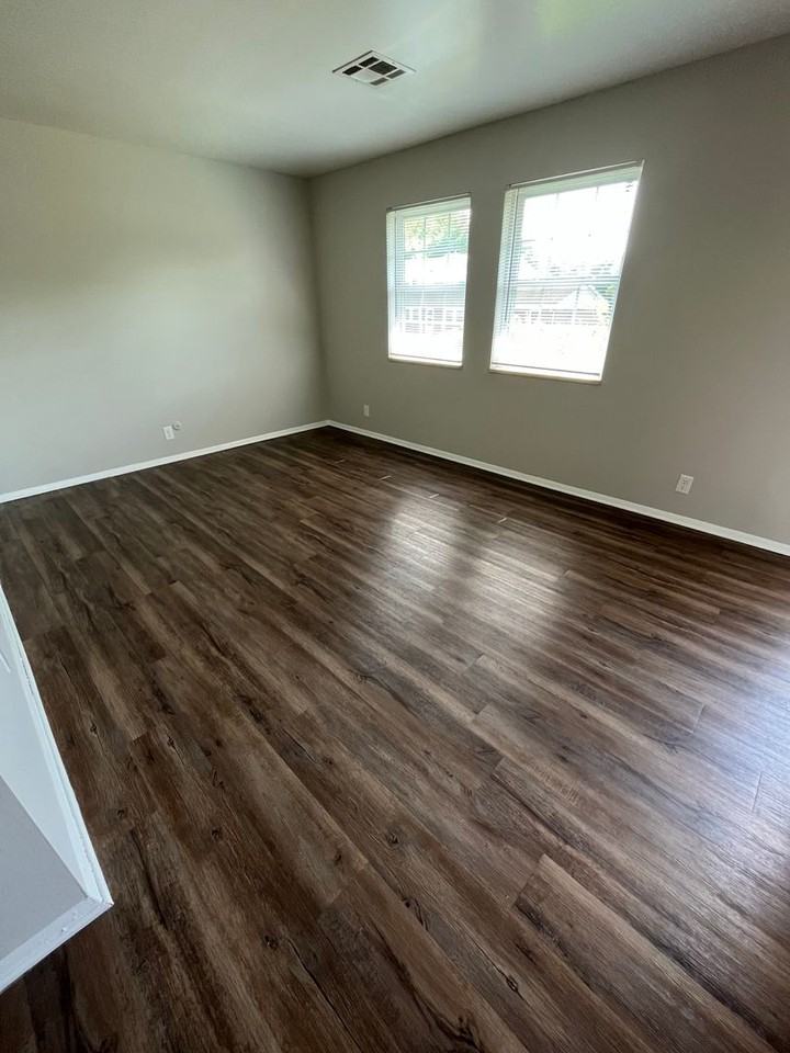 4600 Rolling Ridge Ct - Photo 2 of 10