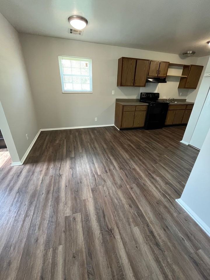 4600 Rolling Ridge Ct - Photo 3 of 10