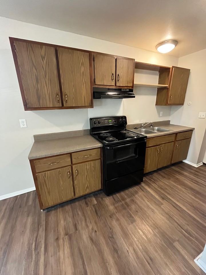 4600 Rolling Ridge Ct - Photo 4 of 10