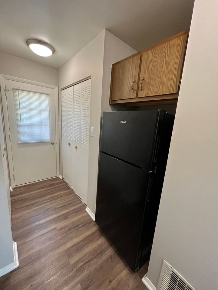 4600 Rolling Ridge Ct - Photo 5 of 10