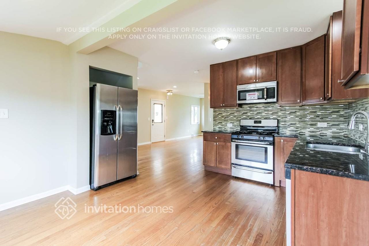 2418 N 75th Ct - Photo 7 of 19