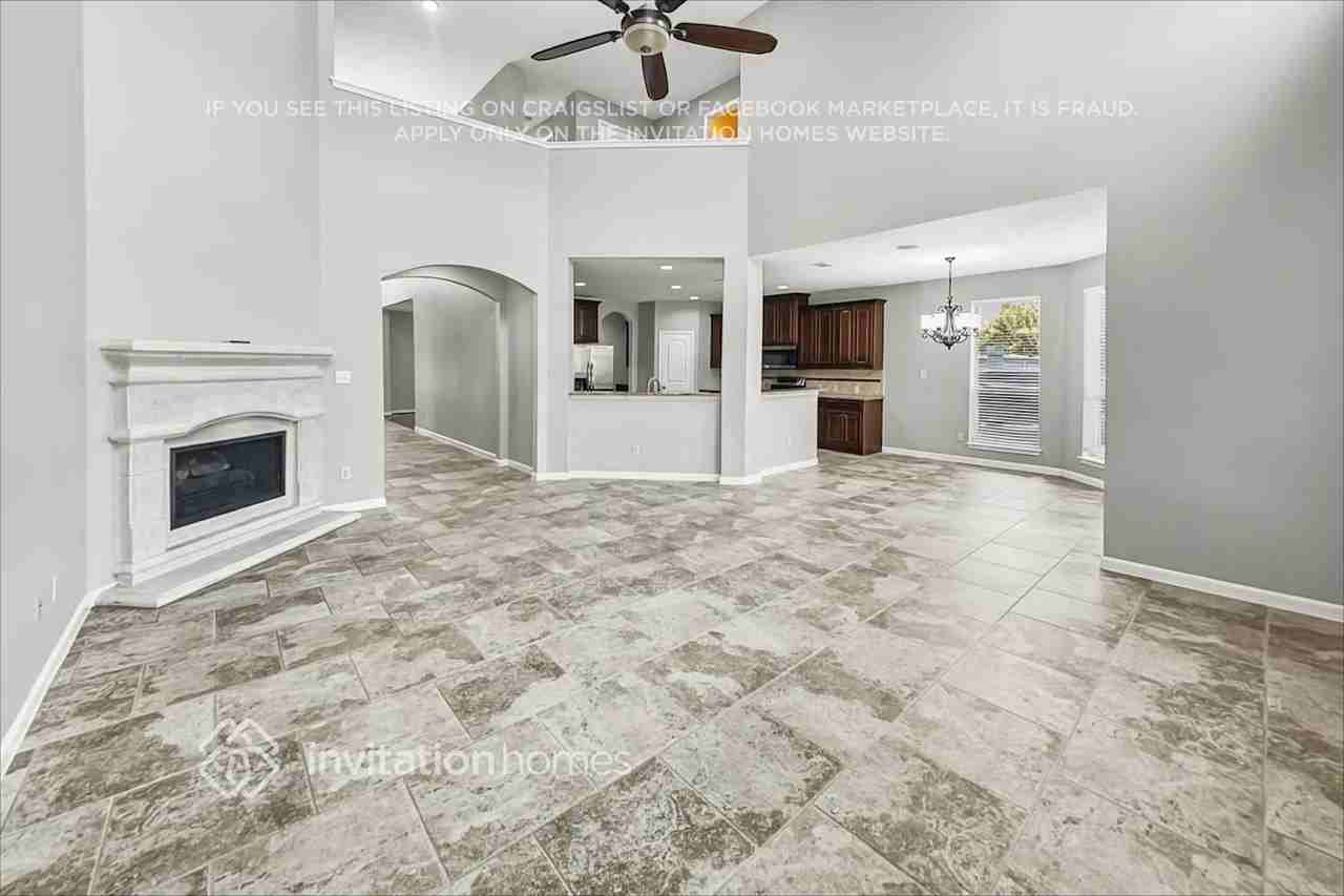 16002 Maple Shores Dr - Photo 5 of 23