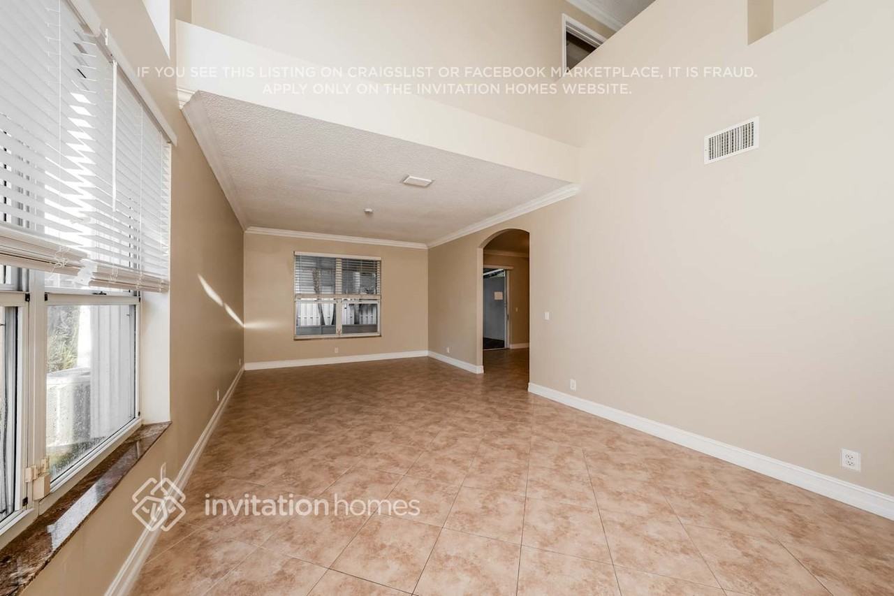 7901 Lakewood Cove Ct - Photo 5 of 18