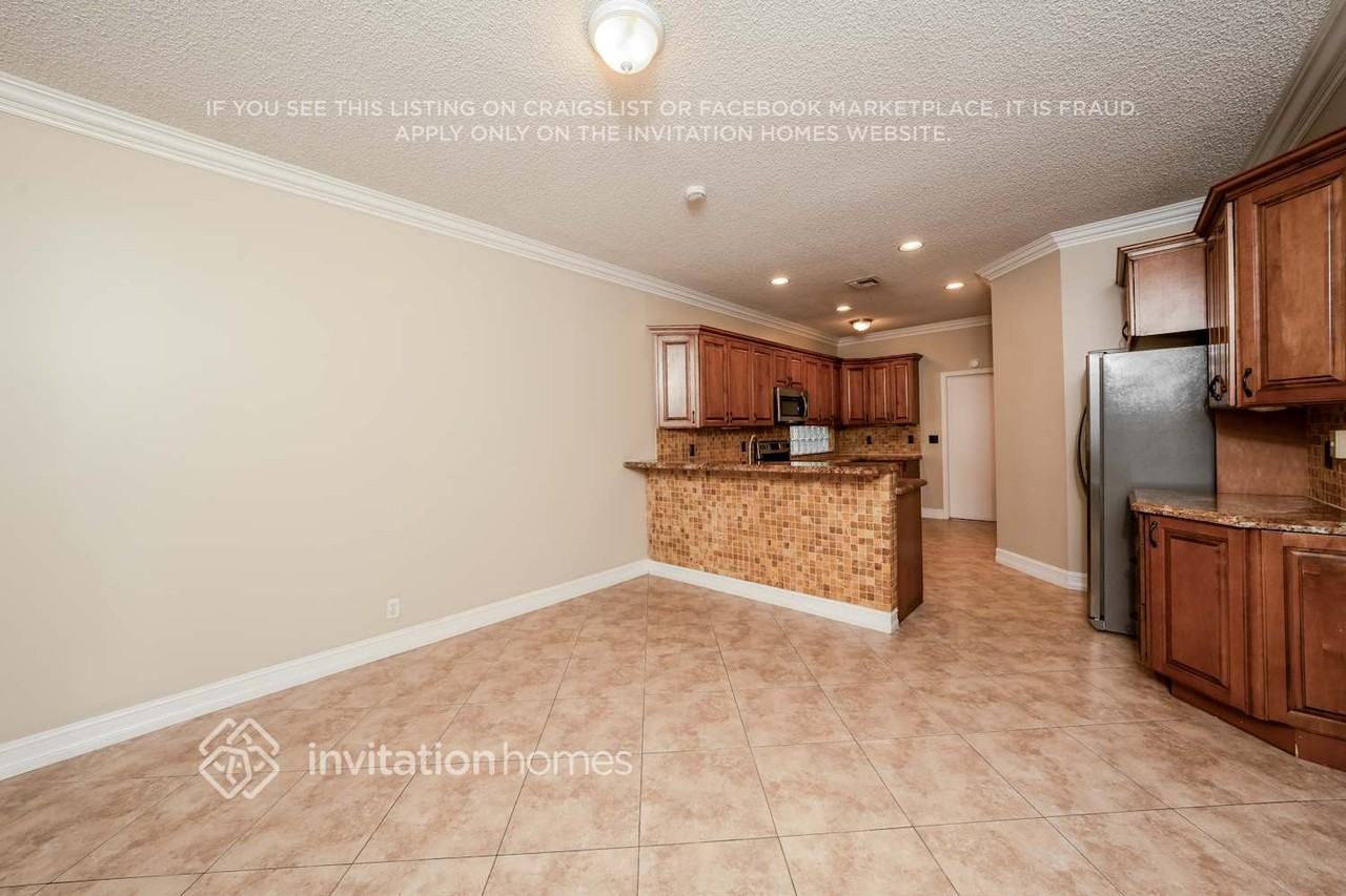 7901 Lakewood Cove Ct - Photo 6 of 18
