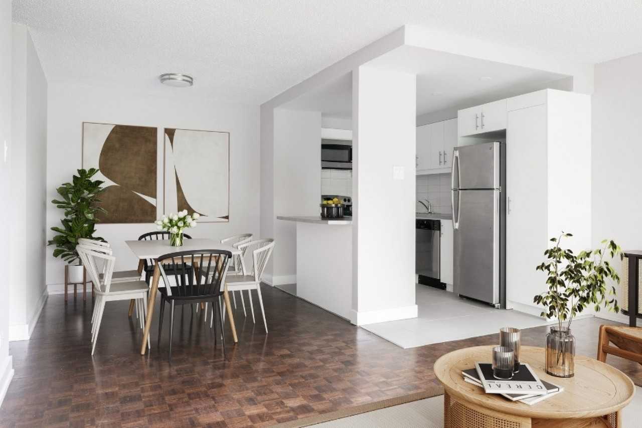 4858 Ch De La Côte-Des-Neiges — photo 1