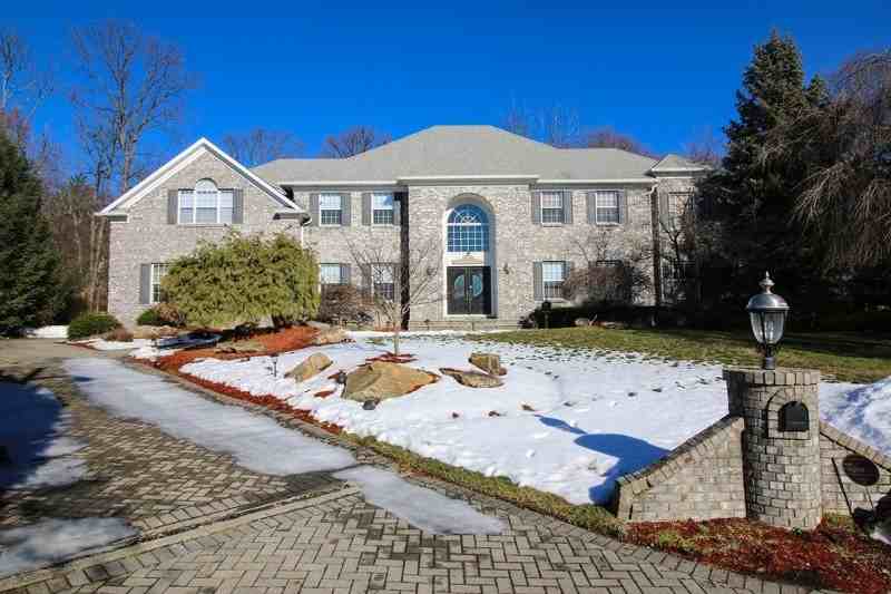 19 Hubbard Ct - Photo 2 of 24