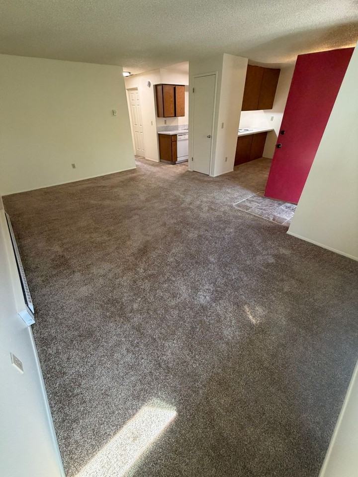 457 Se Lilly Ave Apt C - Photo 4 of 13