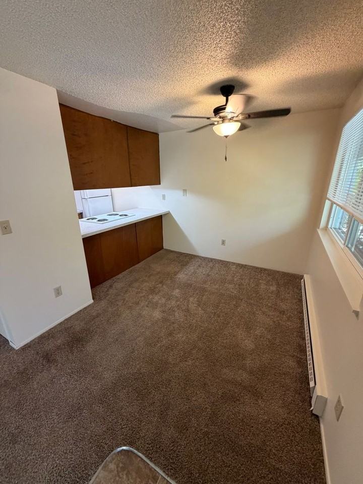 457 Se Lilly Ave Apt C - Photo 5 of 13
