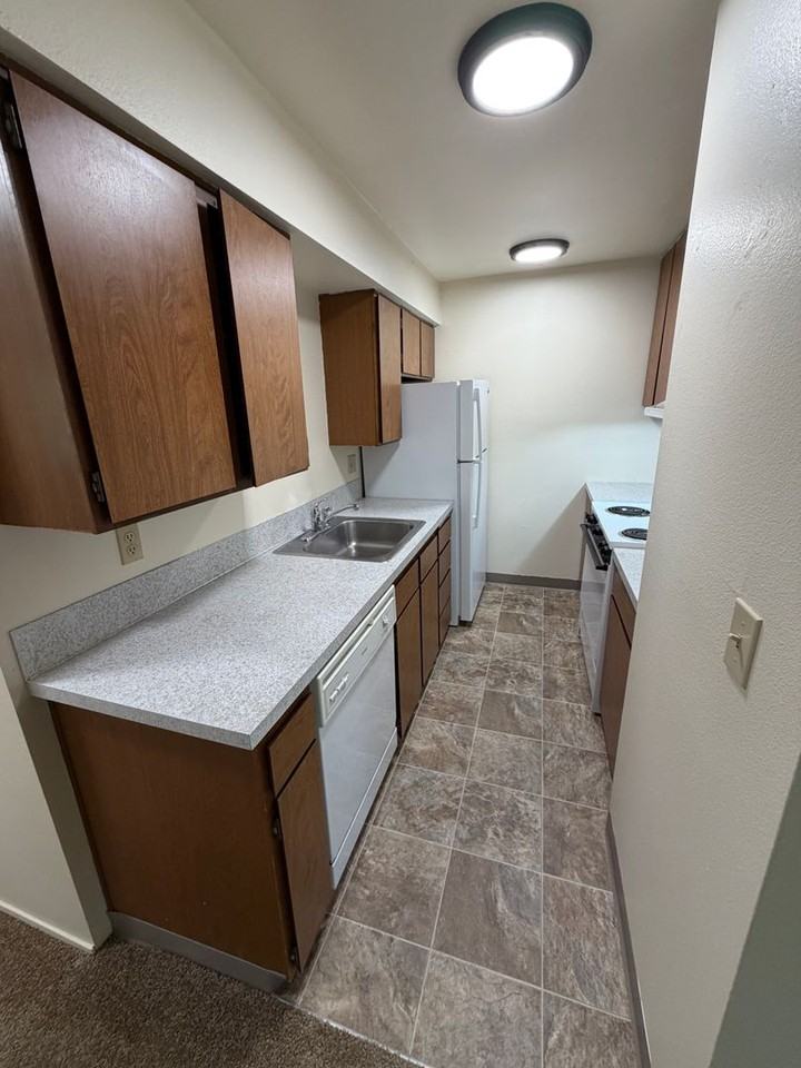 457 Se Lilly Ave Apt C - Photo 6 of 13