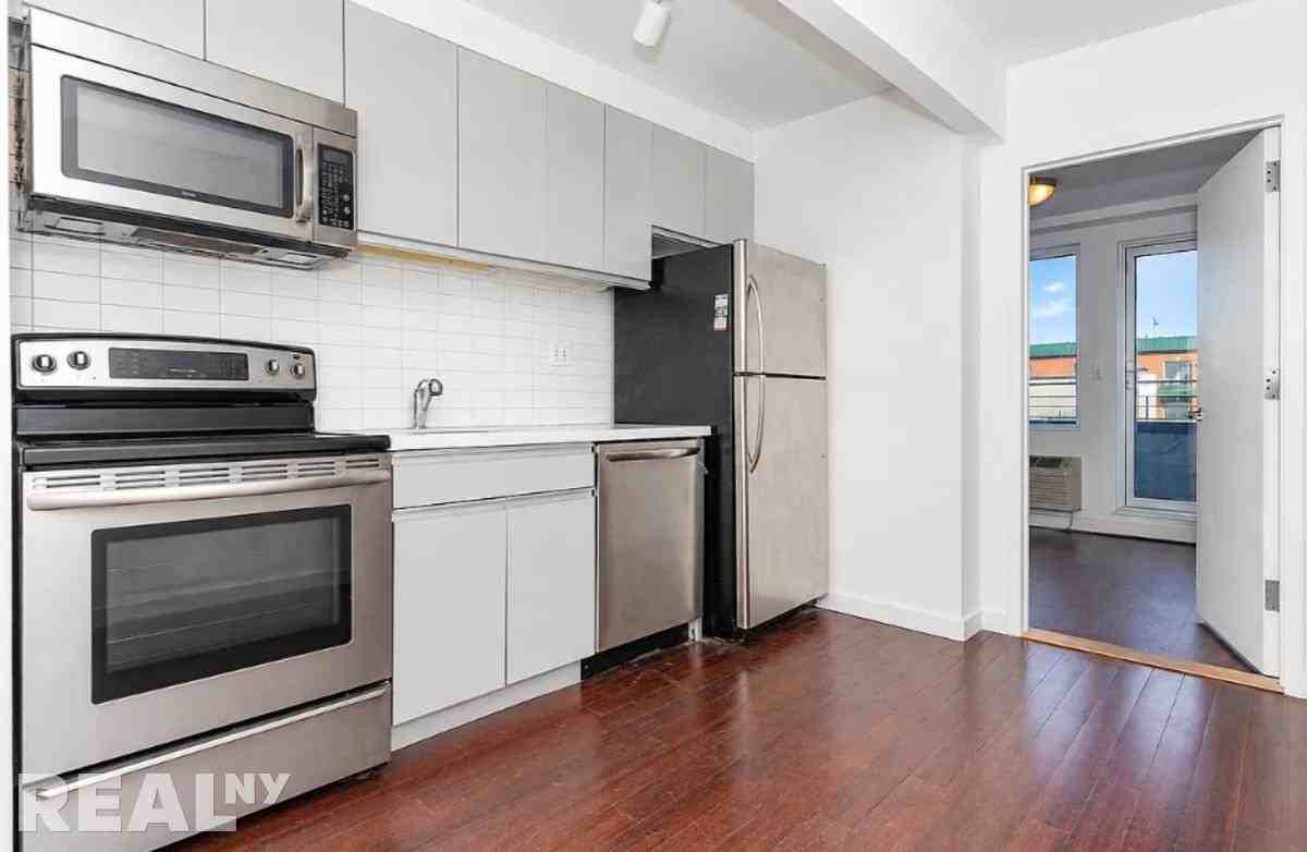 Stanhope St #5D - Photo 4 of 9