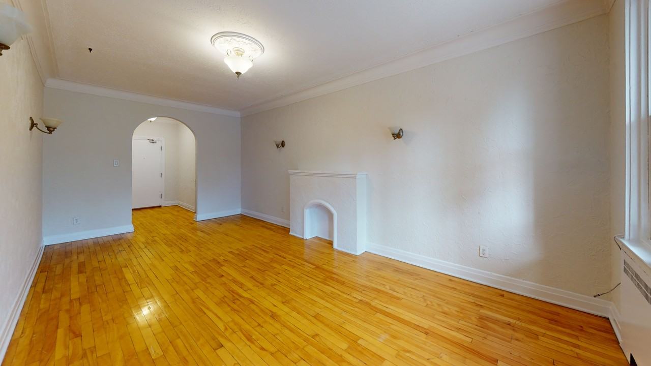 335 Metcalfe - Photo 2 of 7