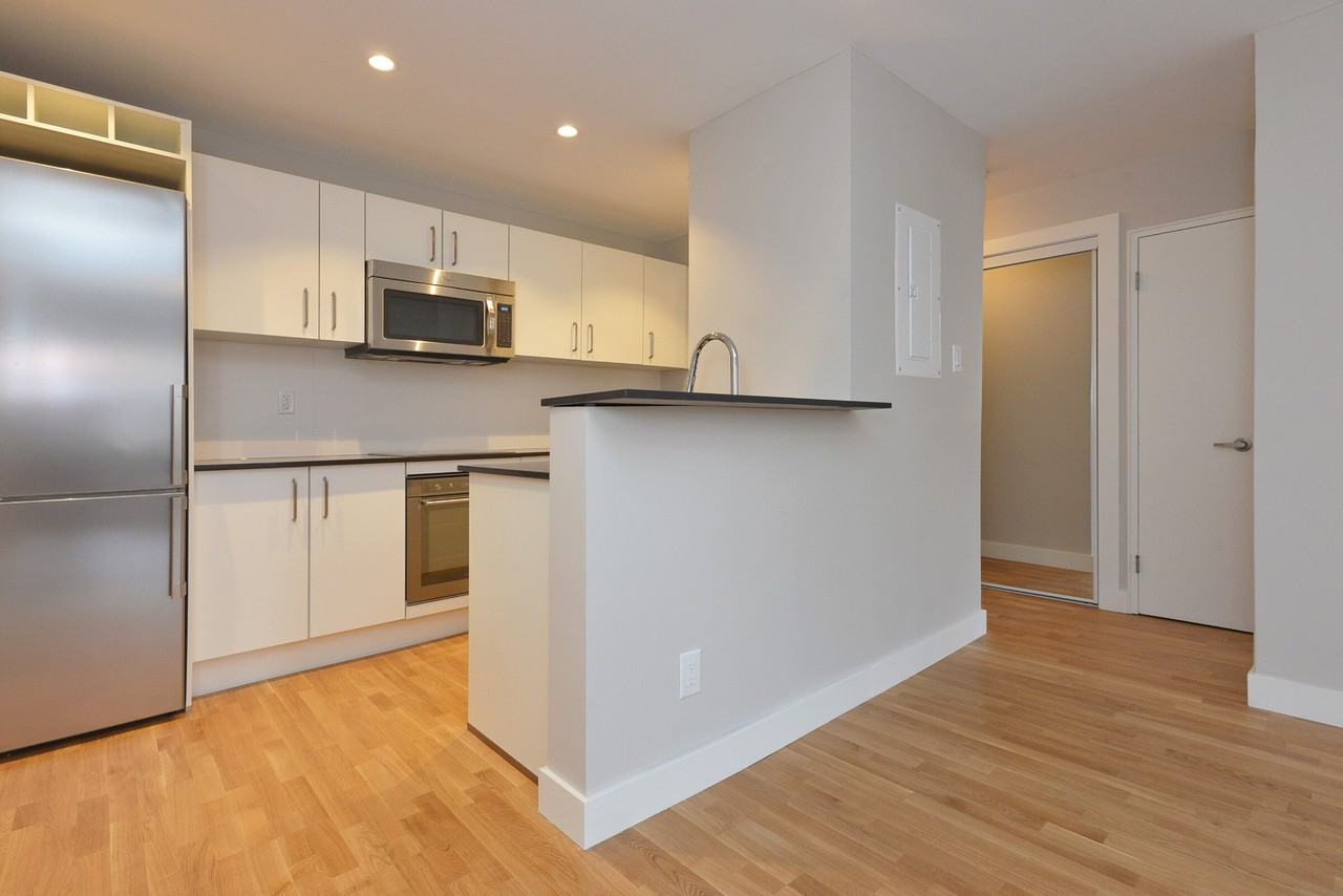 111 Lawton Boulevard - Photo 3 of 50